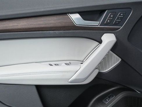 Used 2025 Audi Q5 2.0T Premium Plus w/ Premium Plus Package image 6