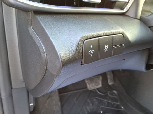 Used 2024 Hyundai Elantra SEL image 14