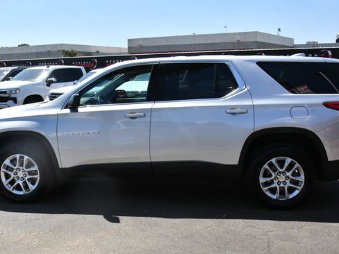 Used 2021 Chevrolet Traverse LS FWD image 4