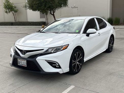 Used 2020 Toyota Camry SE w/ Carpet Mat Package image 6