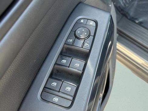 Used 2024 Nissan Pathfinder S AWD/4WD image 12