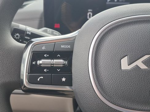 New 2026 Kia Carnival LX FWD image 18
