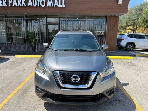 Used 2019 Nissan Kicks SV FWD image 2