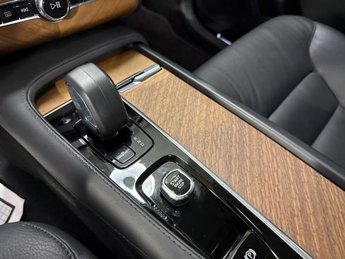 Certified 2023 Volvo XC90 B6 Plus AWD/4WD image 18