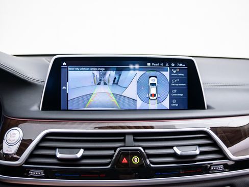Certified 2022 BMW 750i xDrive AWD/4WD image 25