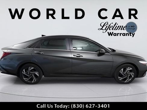 Used 2025 Hyundai Elantra Limited FWD image 2