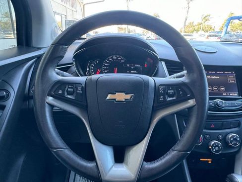 Used 2020 Chevrolet Trax LT w/ LT Convenience Package FWD image 11