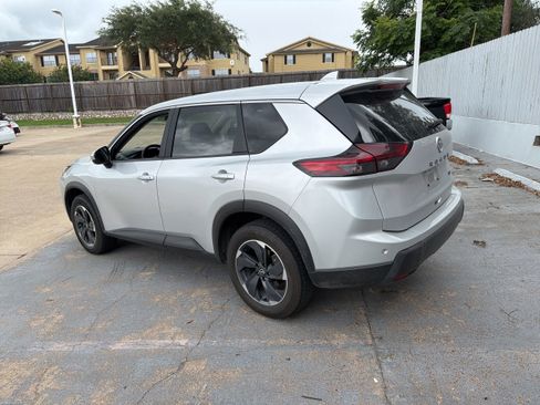 Used 2024 Nissan Rogue SV FWD image 7