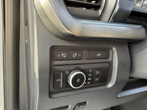 Used 2024 Ford F250 Lariat w/ Black Appearance Package image 31