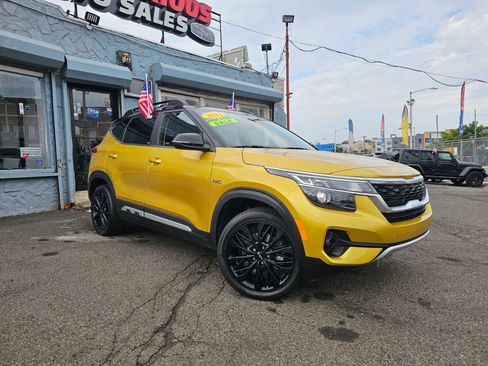 Used 2023 Kia Seltos Nightfall Edition image 2