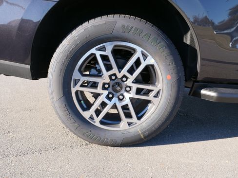 New 2025 Ford Expedition Active image 11