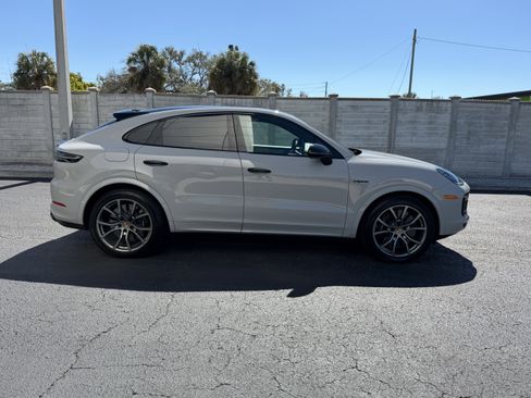 Certified 2022 Porsche Cayenne Turbo S image 7