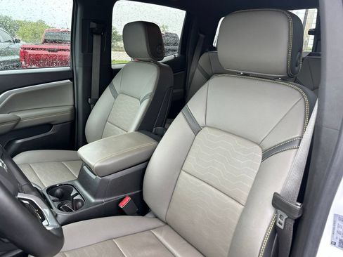 Used 2025 Chevrolet Colorado ZR2 w/ Technology Package AWD/4WD image 20