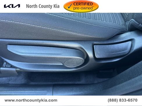 Certified 2025 Kia Sorento LX image 33