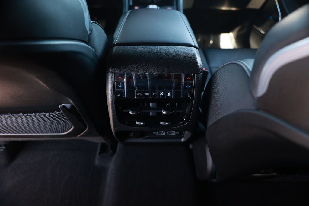 Used 2023 Jeep Grand Cherokee Overland w/ Advanced Protech Group III AWD/4WD image 30