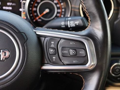 Used 2021 Jeep Gladiator Overland AWD/4WD image 12