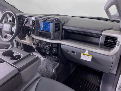 New 2026 Ford F250 XL w/ XL Chrome Package image 21