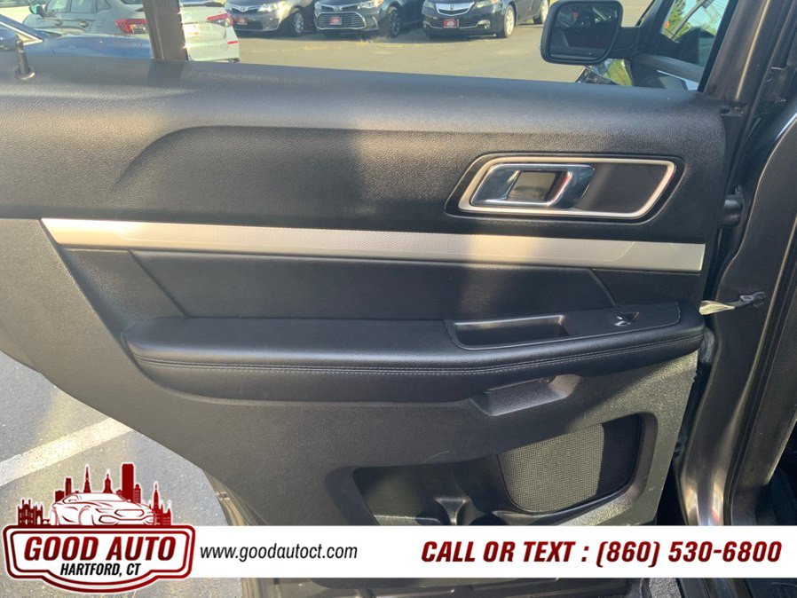 Used 2017 Ford Explorer XLT w/ Equipment Group 202A AWD/4WD image 11