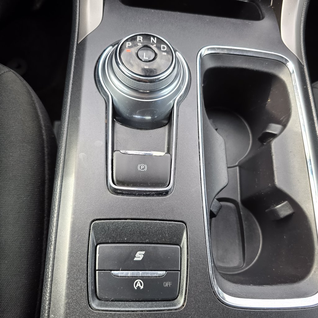 Used 2020 Ford Fusion SE FWD image 11