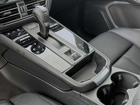 Certified 2026 Porsche Macan AWD/4WD image 20