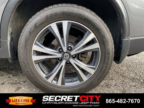 Used 2020 Nissan Rogue SV w/ Premium Package AWD/4WD image 10