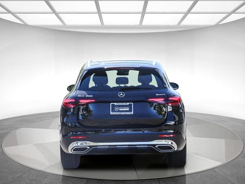 Used 2024 Mercedes-Benz GLC 300 4MATIC image 3