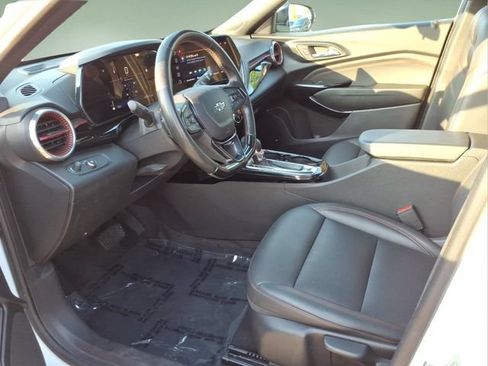 Used 2024 Chevrolet Trax RS w/ Sunroof Package FWD image 11