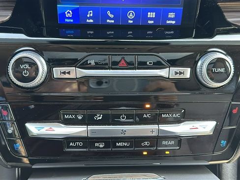 Used 2022 Ford Explorer Limited w/ Limited Technology Package RWD image 26