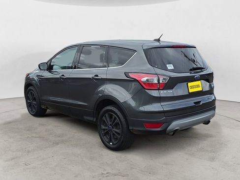 Used 2017 Ford Escape SE image 3