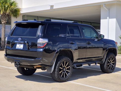 Used 2021 Toyota 4Runner SR5 AWD/4WD image 6