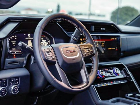 Used 2025 GMC Sierra 2500 AT4 image 81