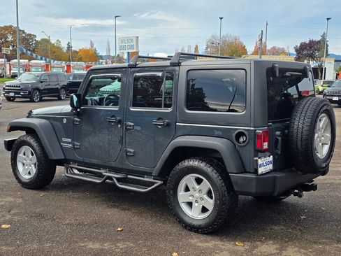 Used 2018 Jeep Wrangler Unlimited Sport S image 28