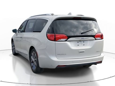 Used 2017 Chrysler Pacifica Limited w/ UConnect Theater Package image 3