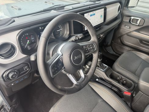 Used 2025 Jeep Wrangler Unlimited Sahara w/ Safety Group AWD/4WD image 4