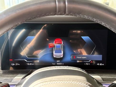 Used 2025 BMW i7 xDrive60 w/ Premium Package image 29