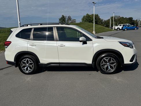 Certified 2022 Subaru Forester Premium AWD/4WD image 2