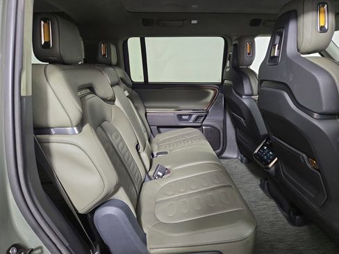 Used 2022 Rivian R1S Launch Edition image 23