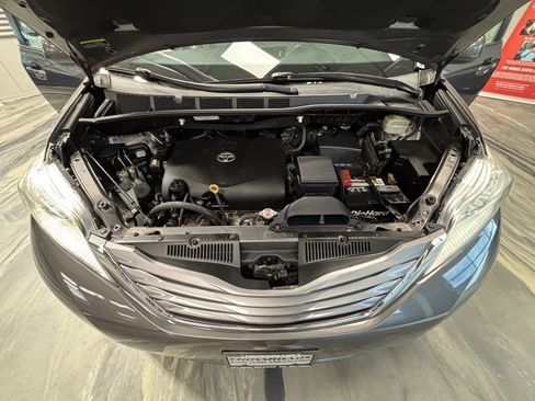 Used 2017 Toyota Sienna XLE image 58