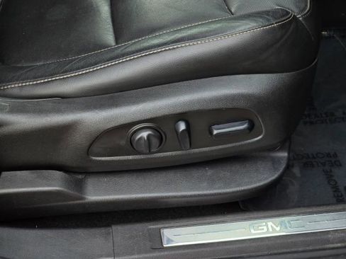 Used 2019 GMC Acadia SLT w/ LPO, Floor Liner Package image 18