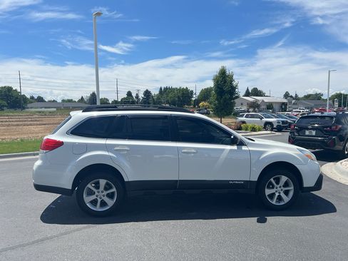 Used 2014 Subaru Outback 2.5i w/ Alloy Wheel Package AWD/4WD image 5