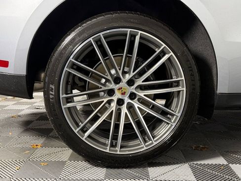 Certified 2026 Porsche Macan AWD/4WD image 13