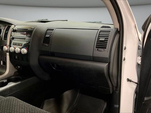 Used 2010 Toyota Tundra 4x4 CrewMax image 27