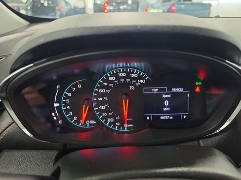 Used 2019 Chevrolet Trax LT w/ LT Convenience Package FWD image 12