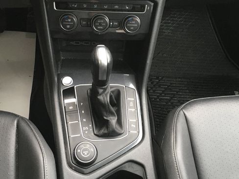 Used 2020 Volkswagen Tiguan SEL AWD/4WD image 12
