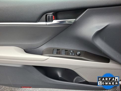 Used 2023 Toyota Camry SE image 19