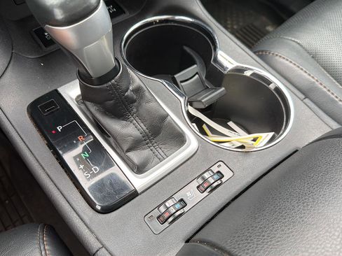 Used 2017 Toyota Highlander Limited AWD/4WD image 19