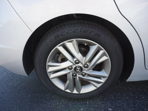 Used 2019 Hyundai Elantra SEL FWD image 26