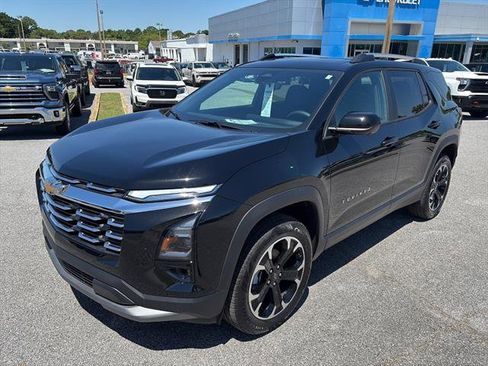 New 2026 Chevrolet Equinox LT w/ Convenience Package II FWD image 2