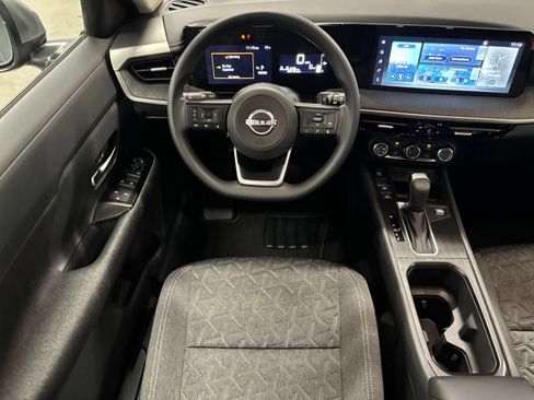 Used 2025 Nissan Kicks SV FWD image 11