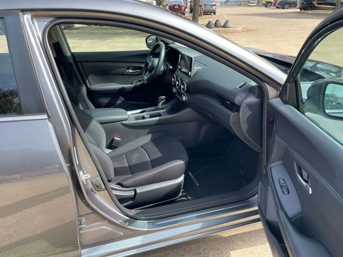 Used 2025 Nissan Sentra SV FWD image 39